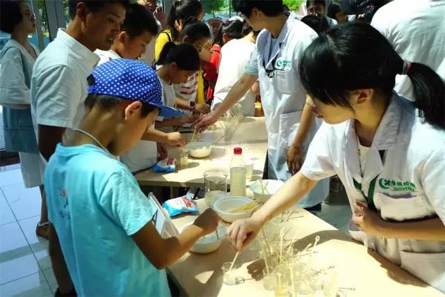 快乐童年，，清静偕行——绿城检测暑期儿童食物清静宣传运动-一飞冲天300倍游戏